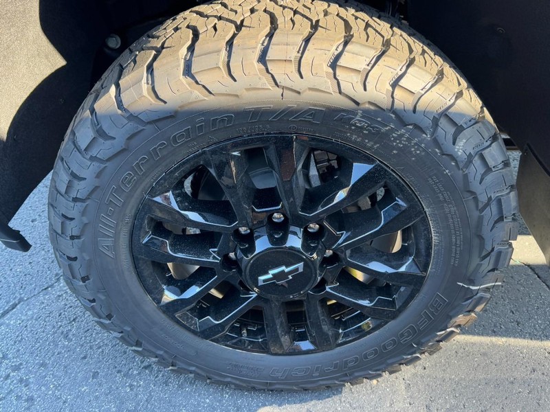 Chevrolet Silverado 2500HD Vehicle Image 05