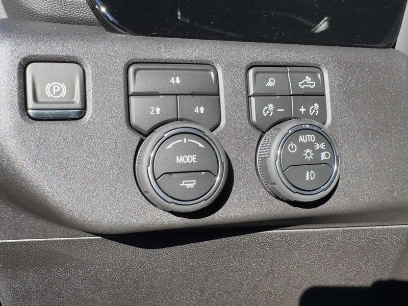 Chevrolet Silverado 2500HD Vehicle Image 09