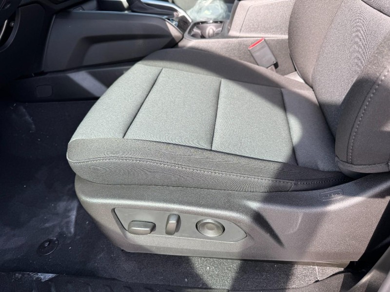 Chevrolet Colorado Vehicle Image 09