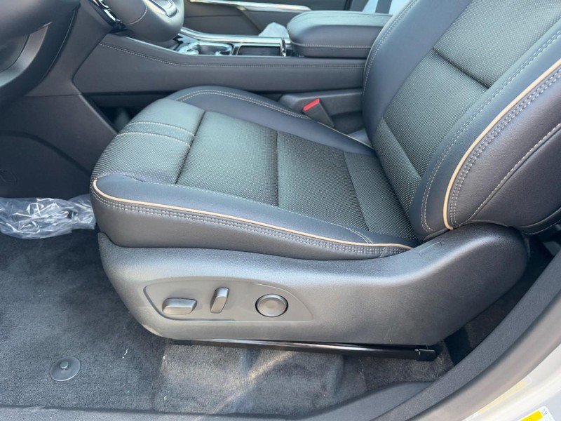 Chevrolet Traverse Vehicle Image 10