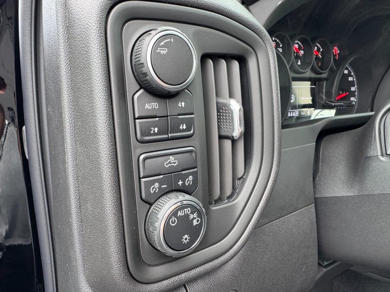Chevrolet Silverado 1500 Vehicle Image 14