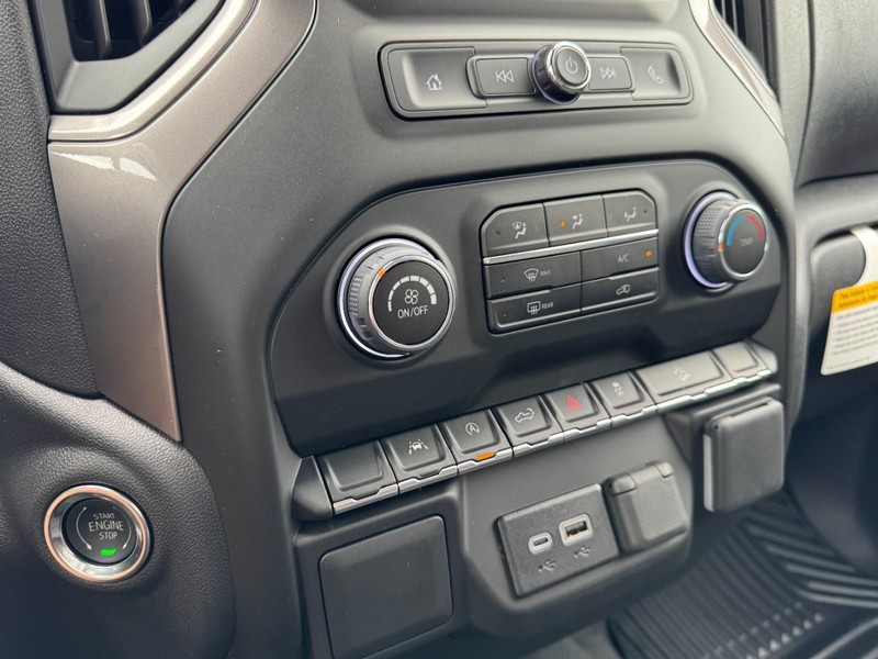 Chevrolet Silverado 1500 Vehicle Image 16