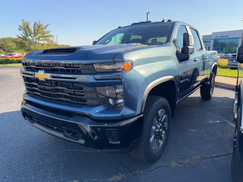 Chevrolet Silverado 2500HD Vehicle Image 02