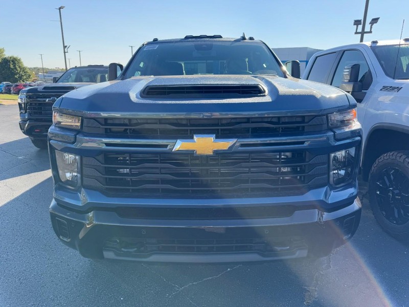Chevrolet Silverado 2500HD Vehicle Image 03