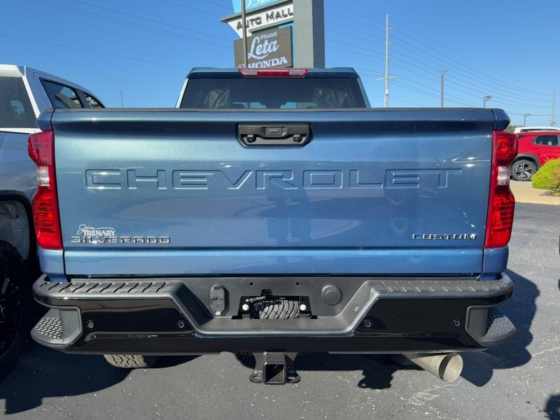 Chevrolet Silverado 2500HD Vehicle Image 05