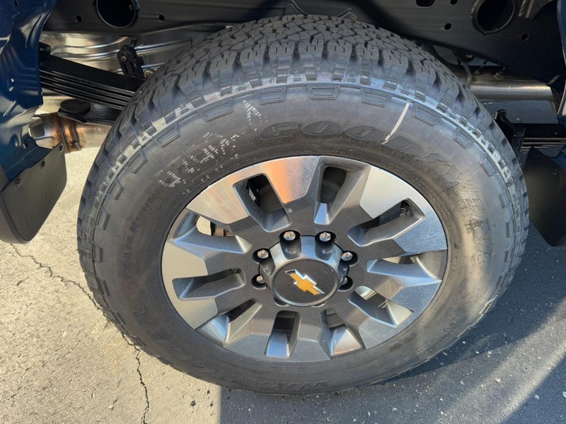 Chevrolet Silverado 2500HD Vehicle Image 06