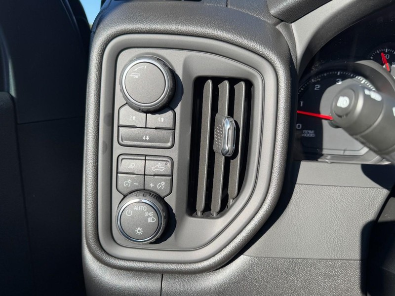 Chevrolet Silverado 2500HD Vehicle Image 09