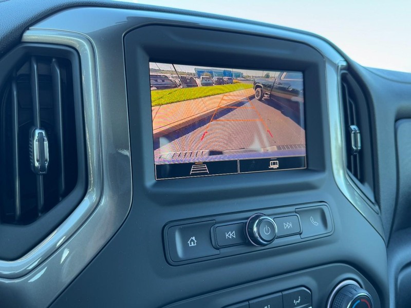 Chevrolet Silverado 2500HD Vehicle Image 14