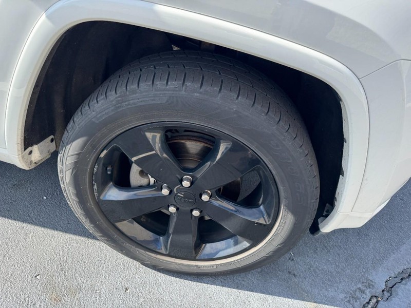 Jeep Grand Cherokee Vehicle Image 05