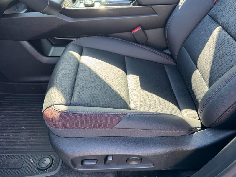 Chevrolet Equinox Vehicle Image 09