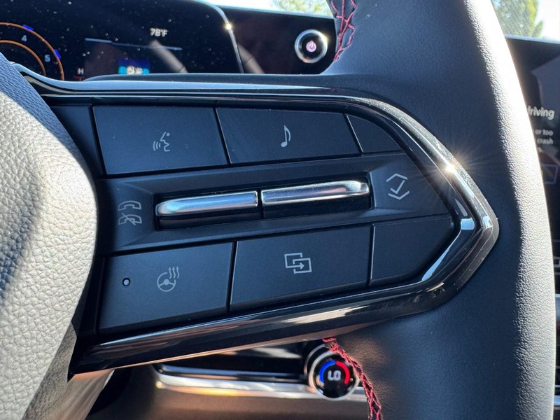 Chevrolet Equinox Vehicle Image 12
