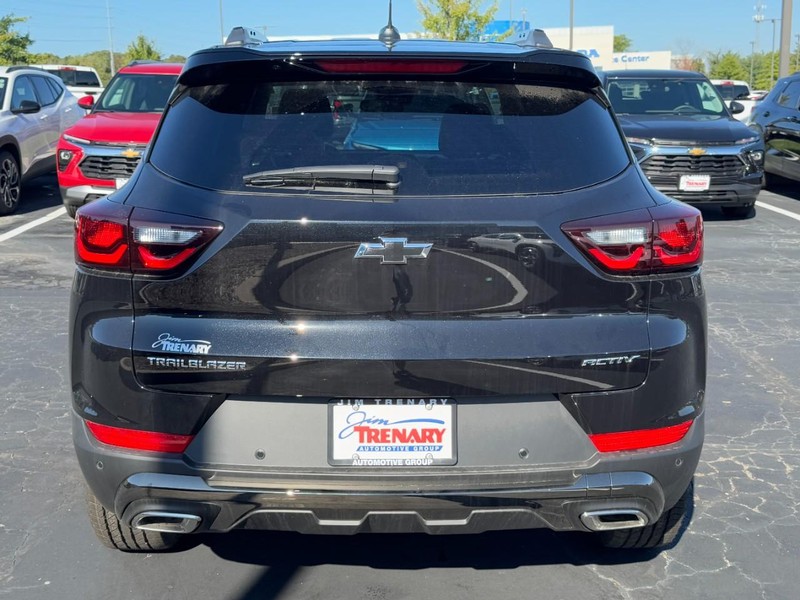Chevrolet TrailBlazer Vehicle Image 04