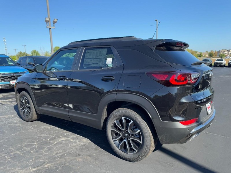 Chevrolet TrailBlazer Vehicle Image 05