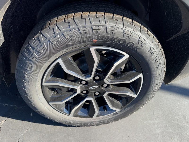 Chevrolet TrailBlazer Vehicle Image 06