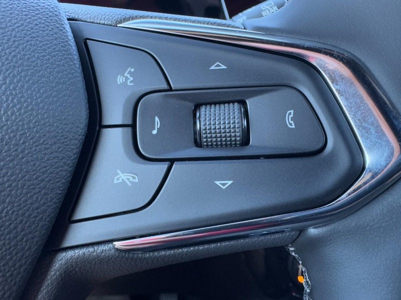 Chevrolet TrailBlazer Vehicle Image 12