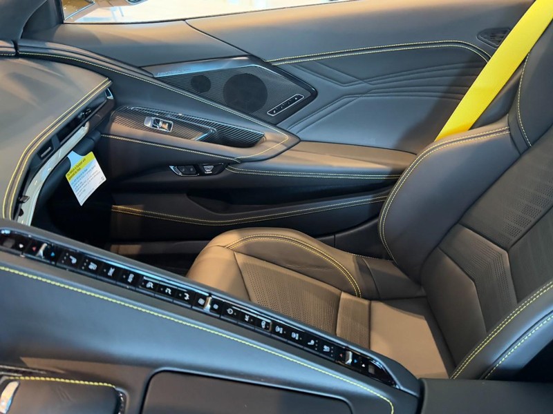 Chevrolet Corvette Vehicle Image 09