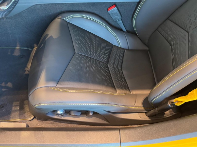 Chevrolet Corvette Vehicle Image 10