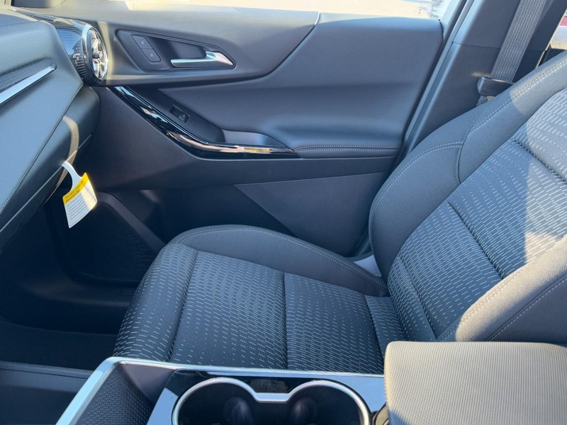 Chevrolet Equinox Vehicle Image 09