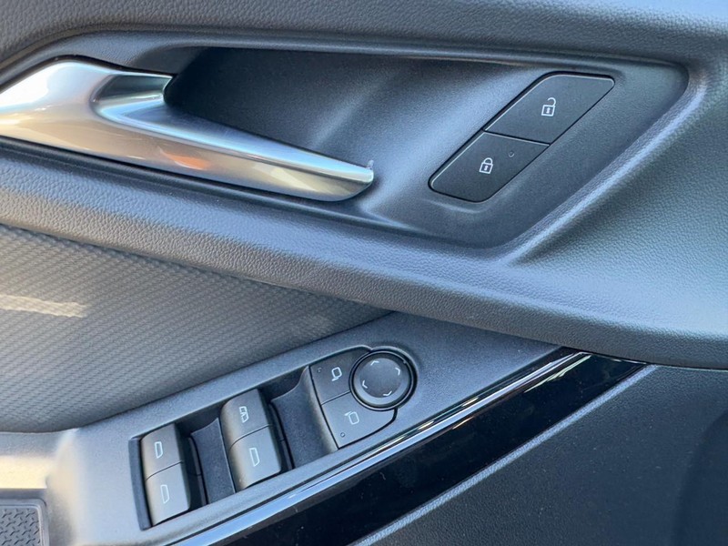 Chevrolet Equinox Vehicle Image 11