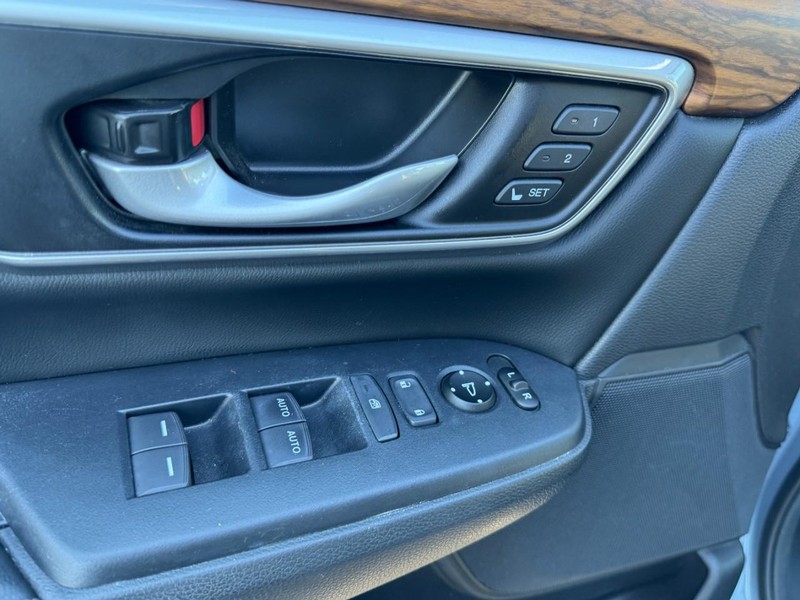 Honda CR-V Hybrid Vehicle Image 12