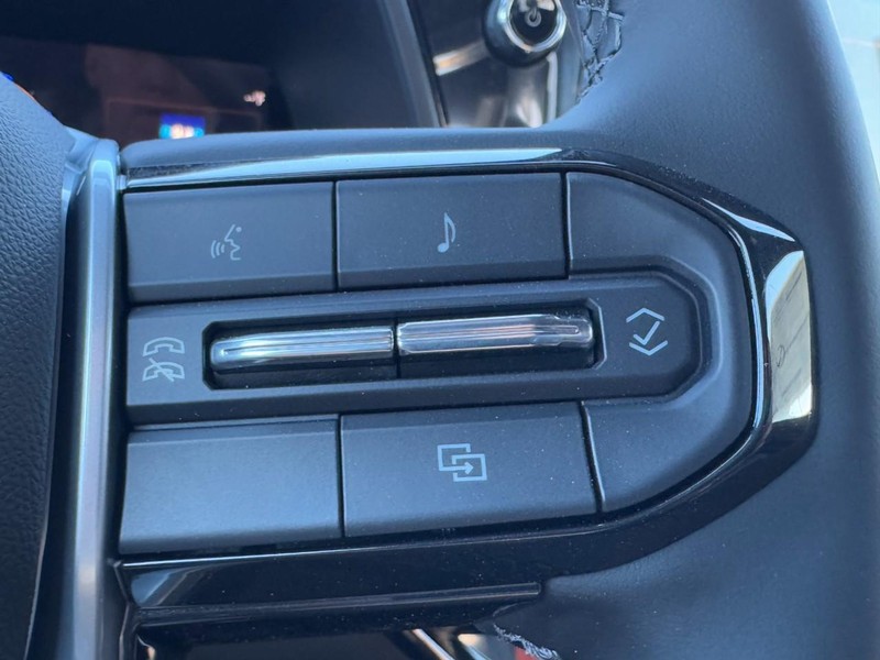 Chevrolet Colorado Vehicle Image 11