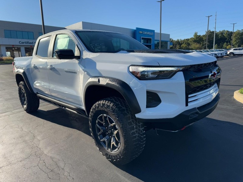 Chevrolet Colorado Vehicle Image 02