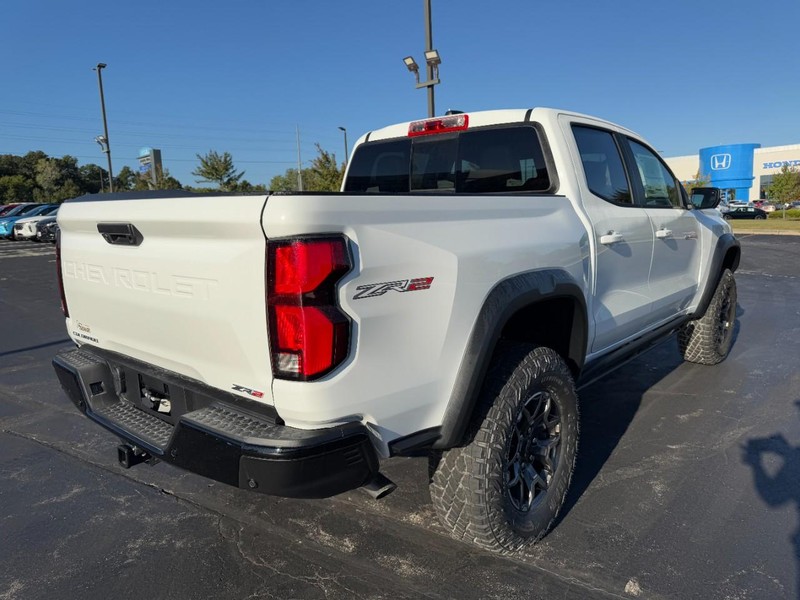 Chevrolet Colorado Vehicle Image 03