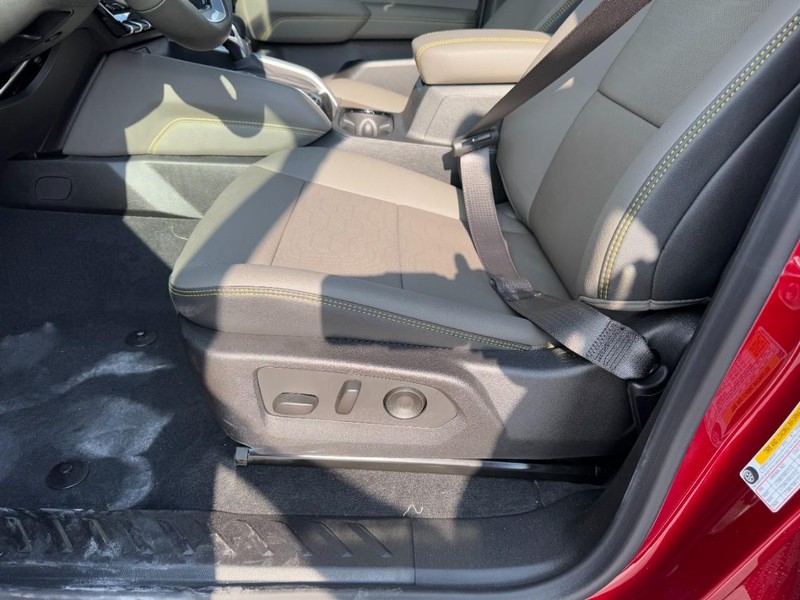 Chevrolet Colorado Vehicle Image 11