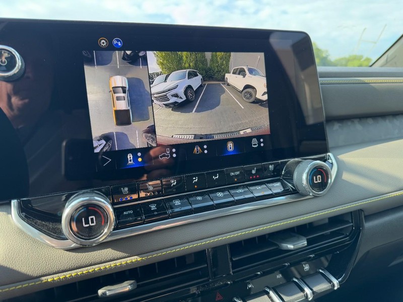 Chevrolet Colorado Vehicle Image 18