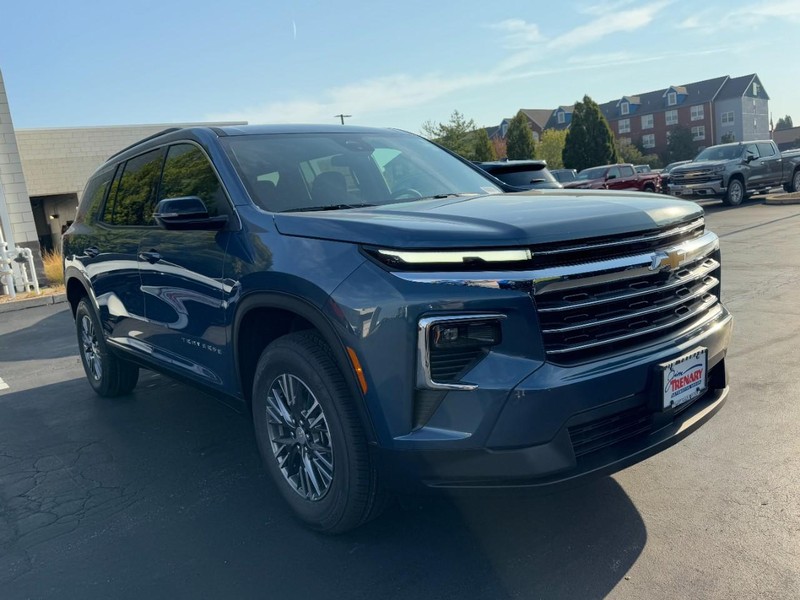 Chevrolet Traverse Vehicle Image 02