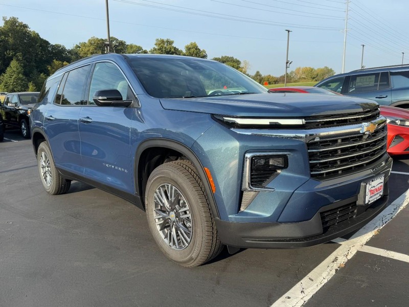 Chevrolet Traverse Vehicle Image 02