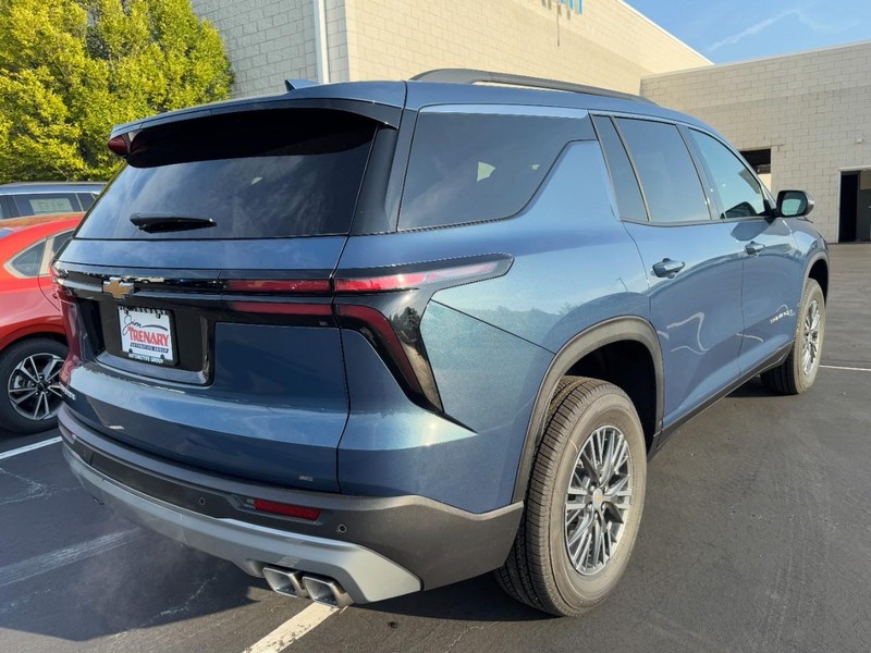 Chevrolet Traverse Vehicle Image 03