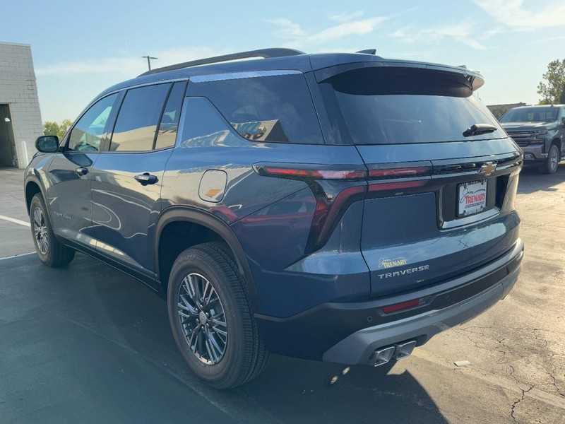 Chevrolet Traverse Vehicle Image 05