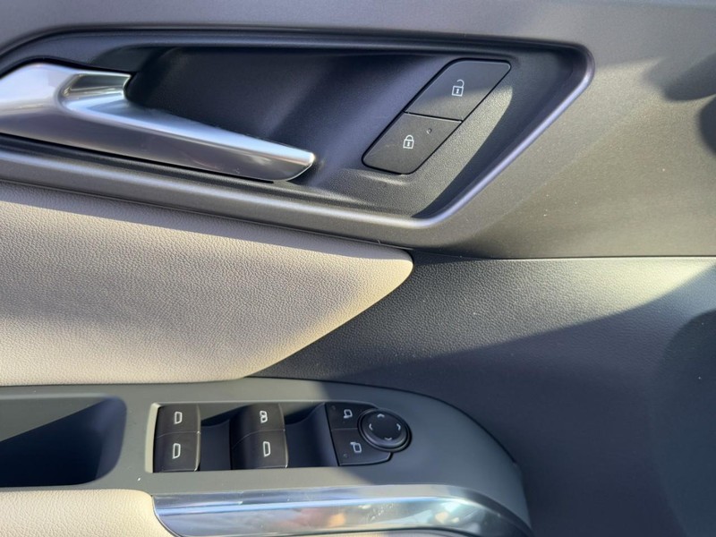 Chevrolet Traverse Vehicle Image 11