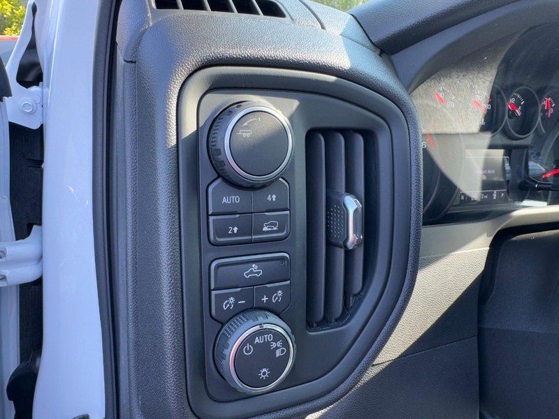 Chevrolet Silverado 1500 Vehicle Image 11