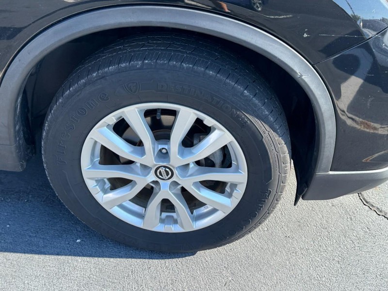 Nissan Rogue Vehicle Image 05