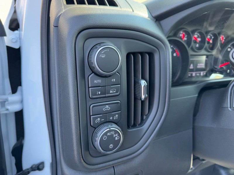 Chevrolet Silverado 1500 Vehicle Image 12