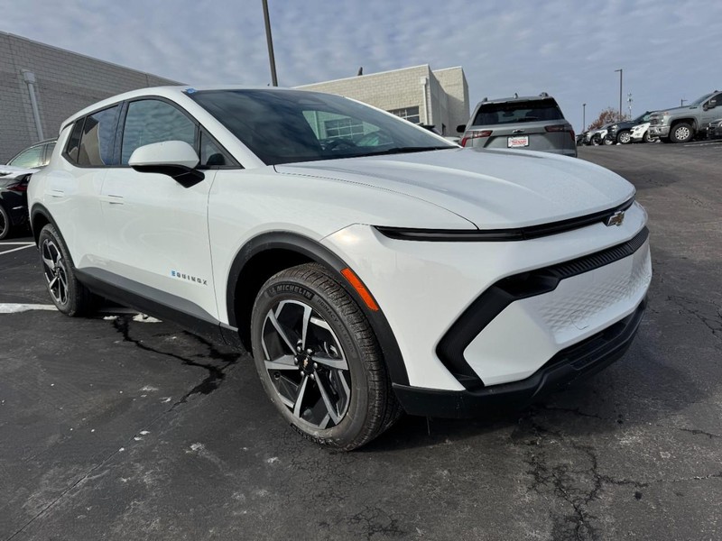 Chevrolet Equinox EV Vehicle Image 02