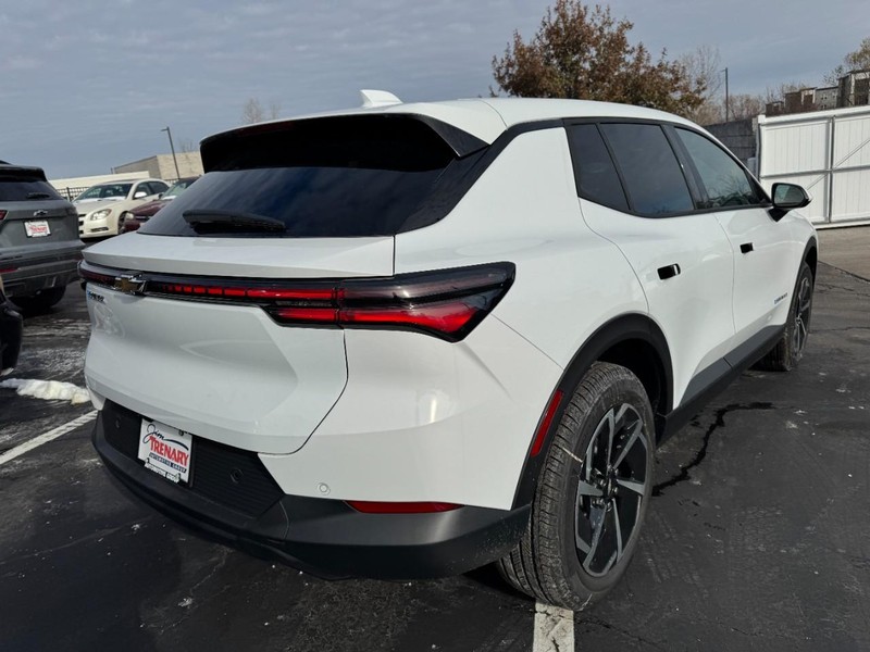 Chevrolet Equinox EV Vehicle Image 03