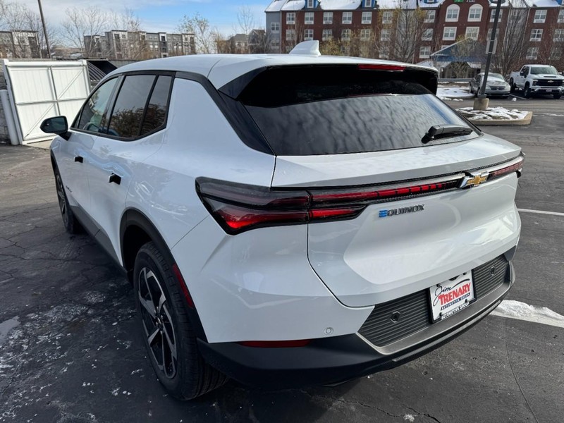 Chevrolet Equinox EV Vehicle Image 05