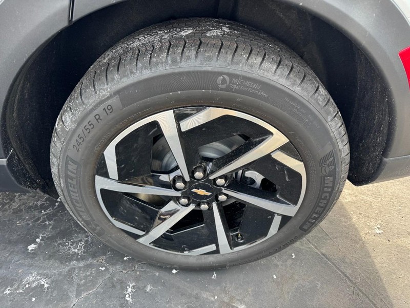 Chevrolet Equinox EV Vehicle Image 06