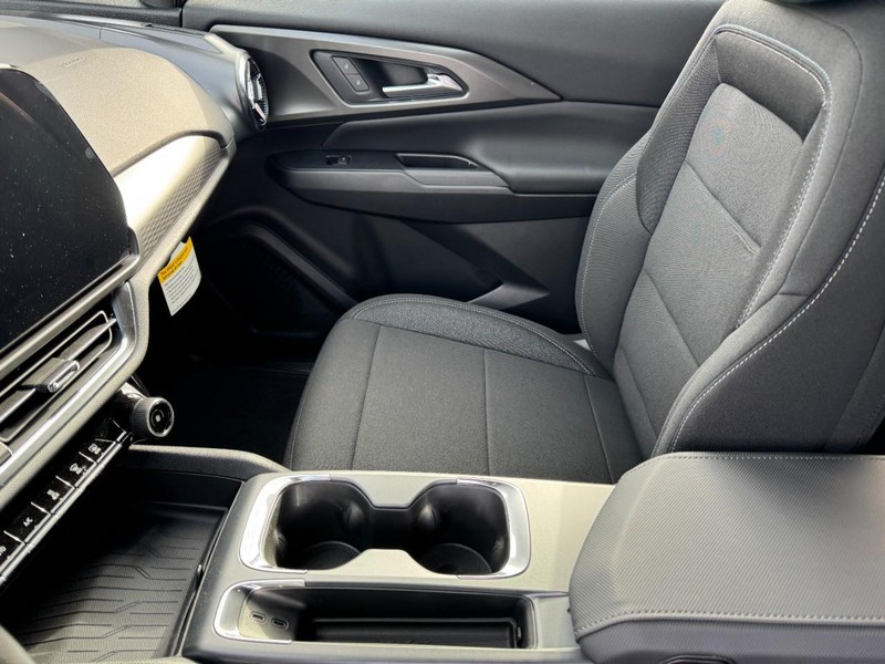 Chevrolet Equinox EV Vehicle Image 08