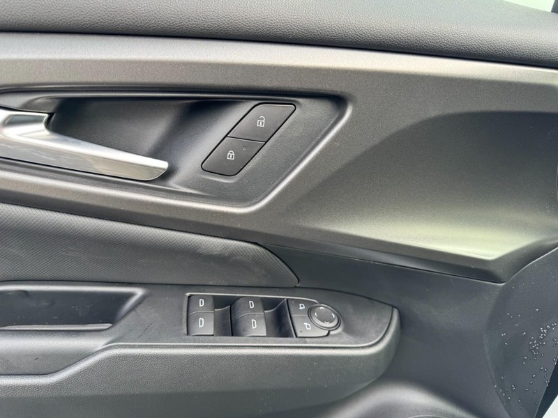 Chevrolet Equinox EV Vehicle Image 10