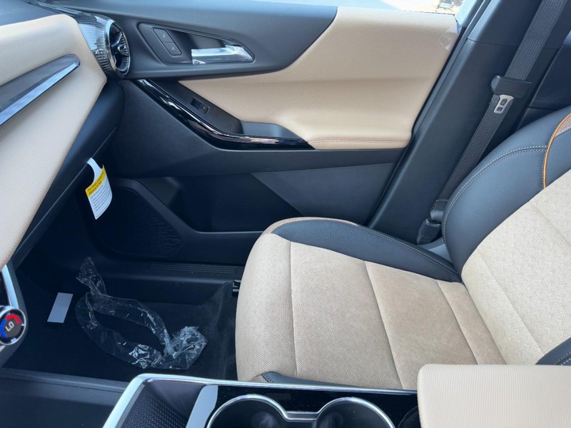 Chevrolet Equinox Vehicle Image 09