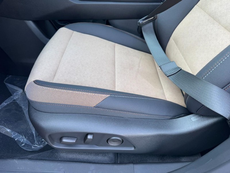 Chevrolet Equinox Vehicle Image 10