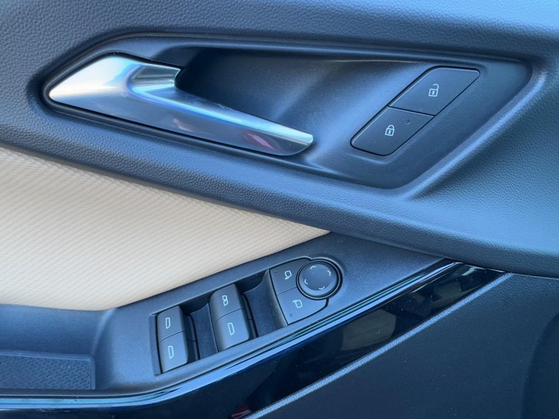 Chevrolet Equinox Vehicle Image 11