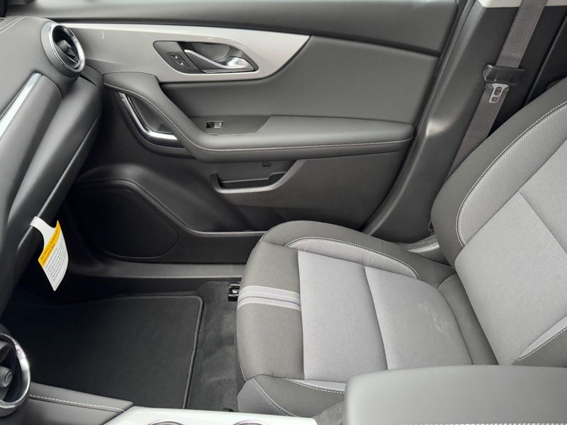 Chevrolet Blazer Vehicle Image 09