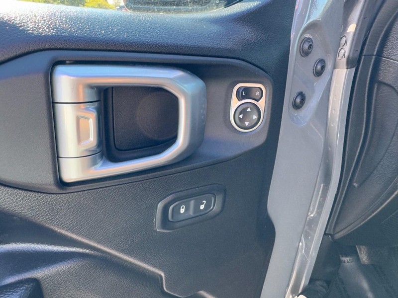 Jeep Gladiator Vehicle Image 15