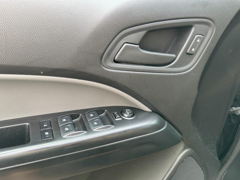 Chevrolet Colorado Vehicle Image 15