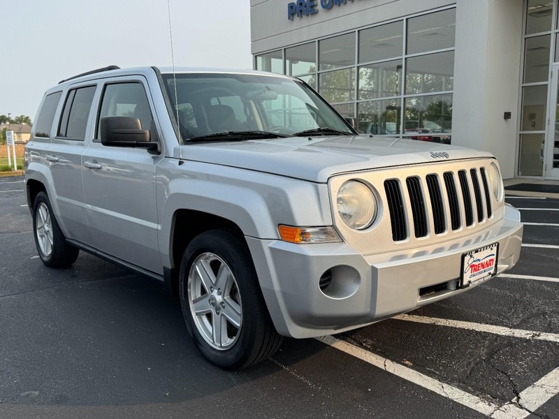 Jeep Patriot Vehicle Image 02